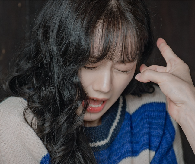 Loạt ảnh mới hé lộ những tín hiệu tích cực trong chuyện tình của Hwang In Youp và Hyeri.
