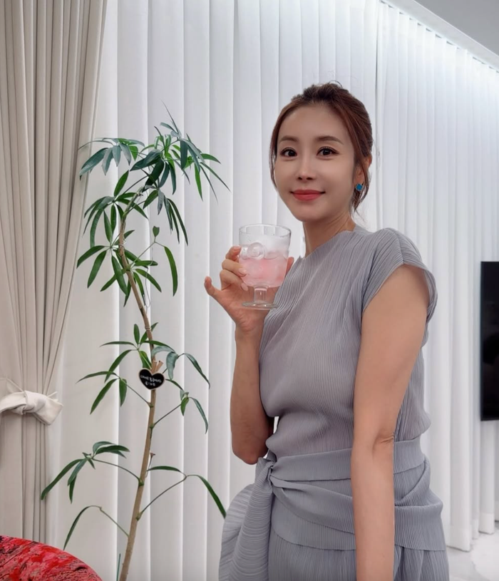 Mang thai ở tuổi 46, Han Da Gam vẫn gây bất ngờ với vóc dáng thon gọn Ảnh 1