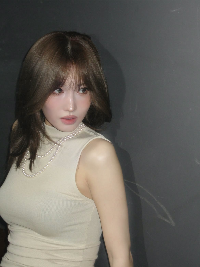 Momo (TWICE) tiếp tục khiến người hâm mộ trầm trồ với nhan sắc nổi bật trong loạt ảnh mới đây.