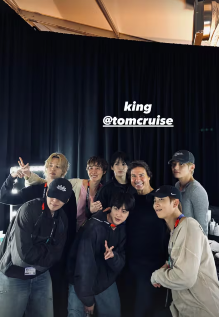 Khoảnh khắc các thành viên BTS hội ngộ Tom Cruise ở hậu trường.