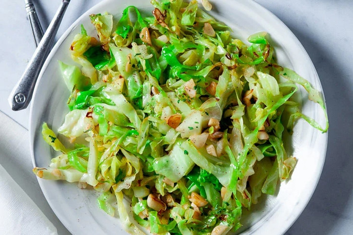Không chỉ tốt cho hệ tiêu hóa, bắp cải còn có thể mang lại lợi ích cho tim mạch. (Ảnh minh họa từ Internet)