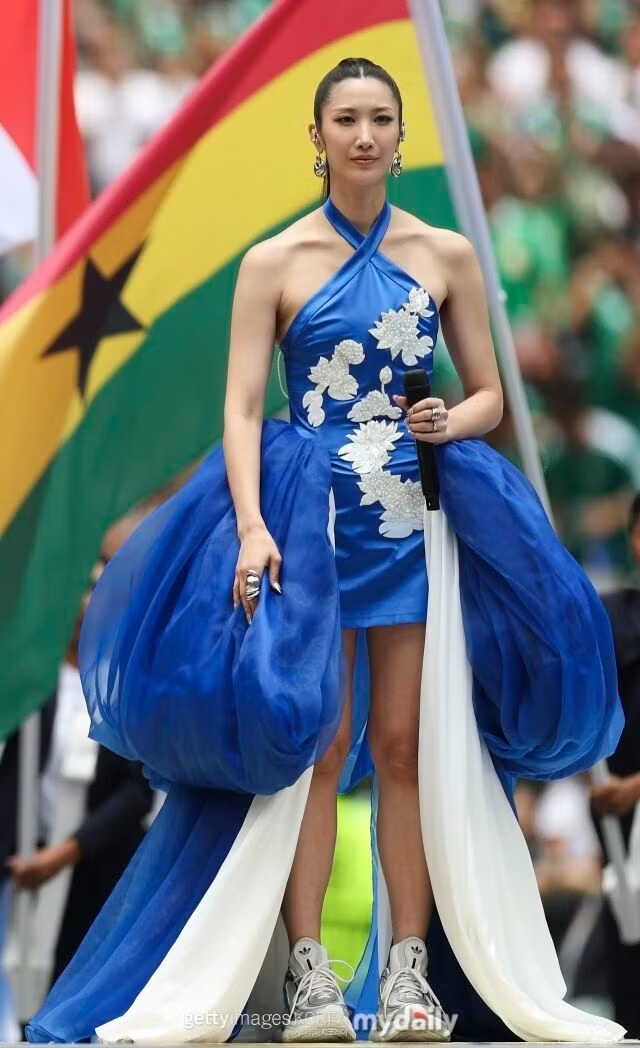 Nữ ca sĩ Lee Jae.