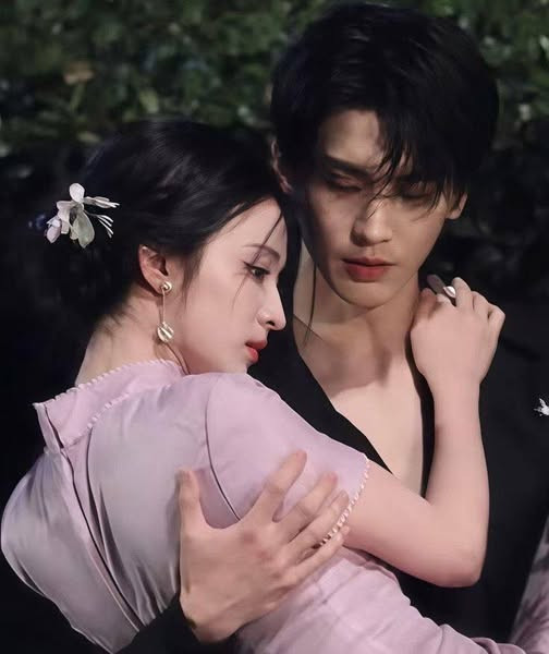 Tạo hình dân quốc của Trương Lăng Hách và Vương Sở Nhiên nhận nhiều lời khen nhờ ngoại hình nổi bật và sự tương xứng trên màn ảnh. Ảnh: Weibo.