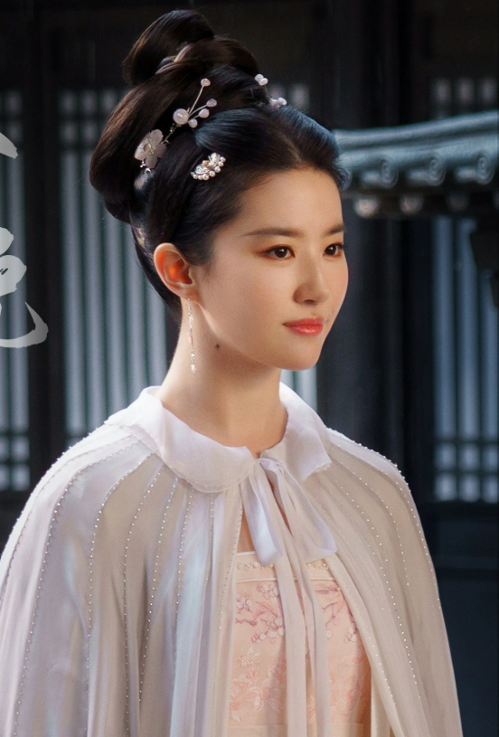 Sau nhiều năm tập trung cho điện ảnh, Lưu Diệc Phi trở lại truyền hình với vai Triệu Phán Nhi. Bộ phim tạo cơn sốt, liên tục dẫn đầu các bảng xếp hạng và đánh dấu màn tái xuất đầy thuyết phục của cô.