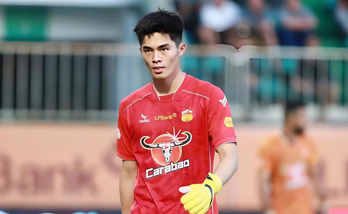 Thủ môn Trần Trung Kiên của HAGL trở thành người gác đền đắt giá nhất tuyển Việt Nam, tính trong danh sách dự AFF Cup 2026. Ảnh: HAGL
