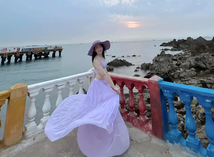 Đảo Lan Châu ngay sát cạnh bãi biển Cửa Lò. (Ảnh: Trần Lâm)&nbsp;