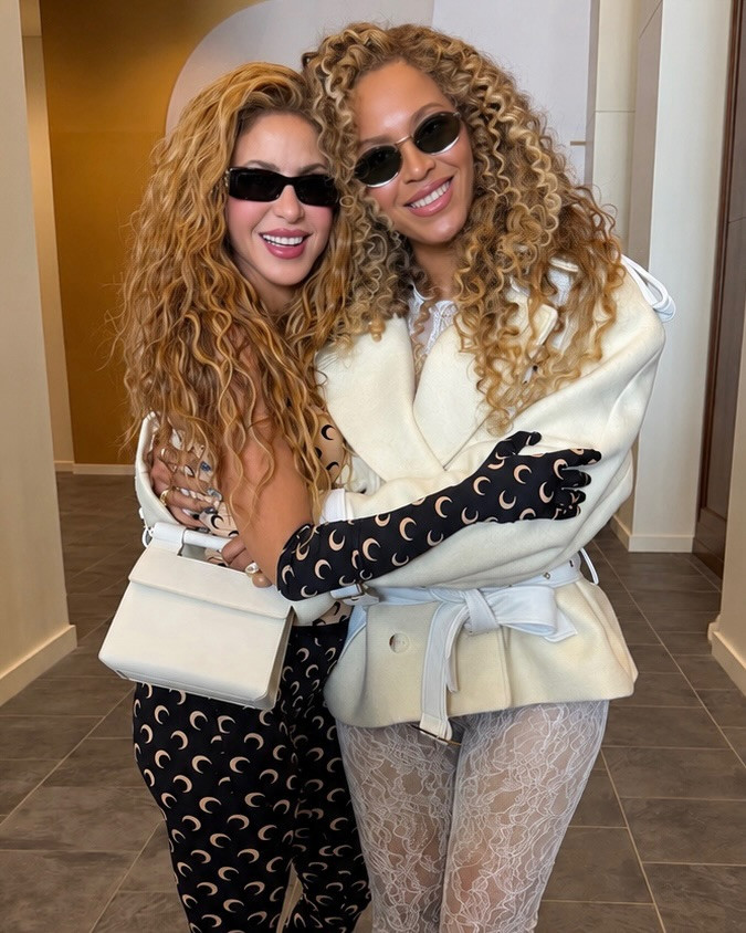 Shakira hội ngộ Beyoncé sau 20 năm Ảnh 1