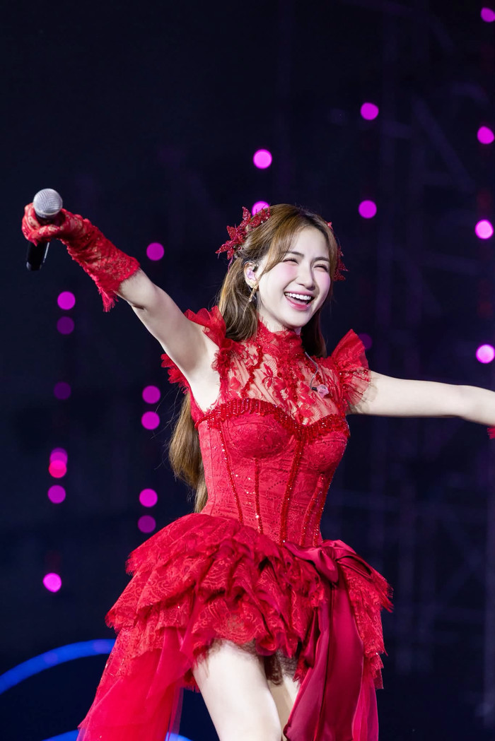 Hòa Minzy là nữ ca sĩ thành công nhất nhì showbiz Việt hiện nay (Ảnh: FBNV).