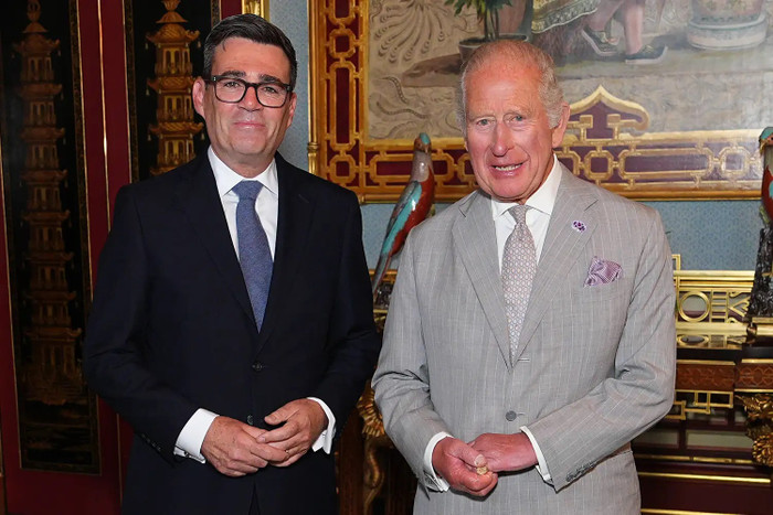 Vua Charles III (bên phải), tiếp đón Andy Burnham trong buổi tiếp kiến ​​tại Cung điện Buckingham ở London vào ngày 20 tháng 7. (Ảnh: Aaron Chown - Pool/Getty)&nbsp;