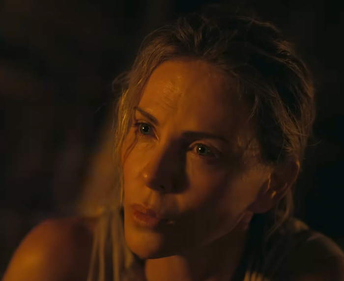 Charlize Theron vẫn sở hữu sức hút màn ảnh mạnh mẽ, nhưng vai Calypso lại quá hạn chế. Ảnh: NSX