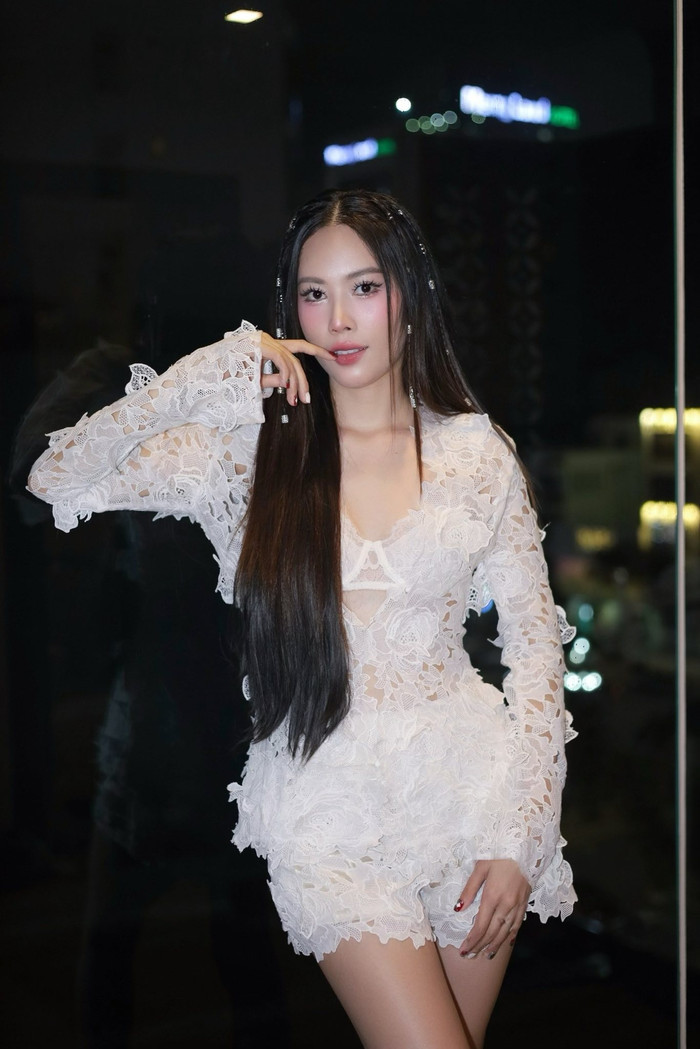 Người đẹp Nam Em sinh ra tại Tiền Giang - vùng đất sau sáp nhập trở thành một phần của Đồng Tháp.