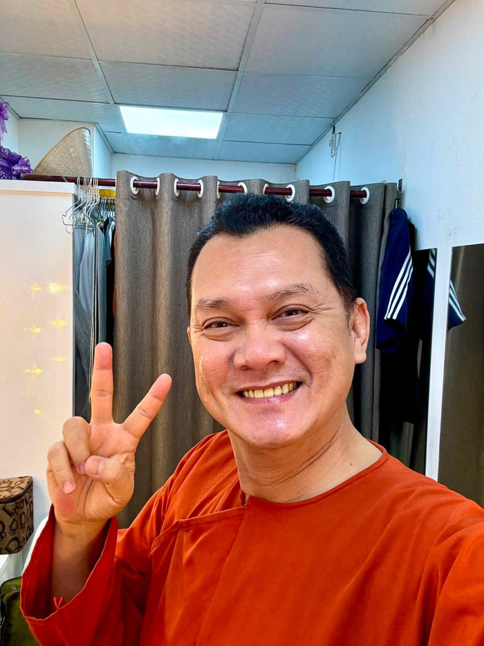 NSƯT Hữu Châu hạnh phúc khi mở được lớp truyền nghề diễn xuất với học phí 0 đồng.&nbsp;