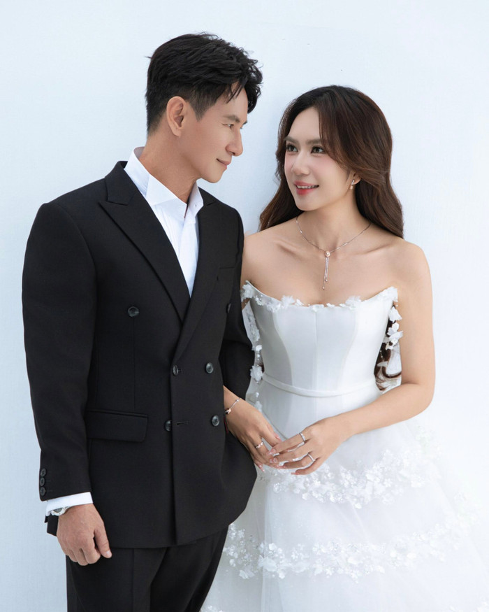 Minh Hà lựa chọn lui về hậu trường với vai trò nhà sản xuất, trở thành hậu phương vững chắc phía sau thành công của thương hiệu Lật Mặt.