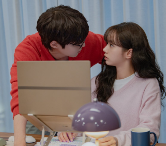 Hwang In Youp và Hyeri ngày càng ngọt ngào trong những hình ảnh mới của Dream to You.