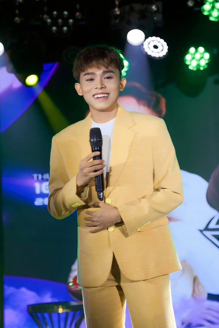 Ca sĩ Hồ Văn Cường.