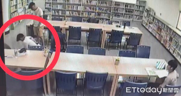 Một nam sinh bị ngã quỵ và không thể đứng dậy. Các học sinh khác có mặt ngay lập tức thông báo cho ban giám hiệu nhà trường và gọi số 119 (dịch vụ cấp cứu), đồng thời tiến hành hô hấp nhân tạo. (Ảnh/Do công chúng cung cấp)