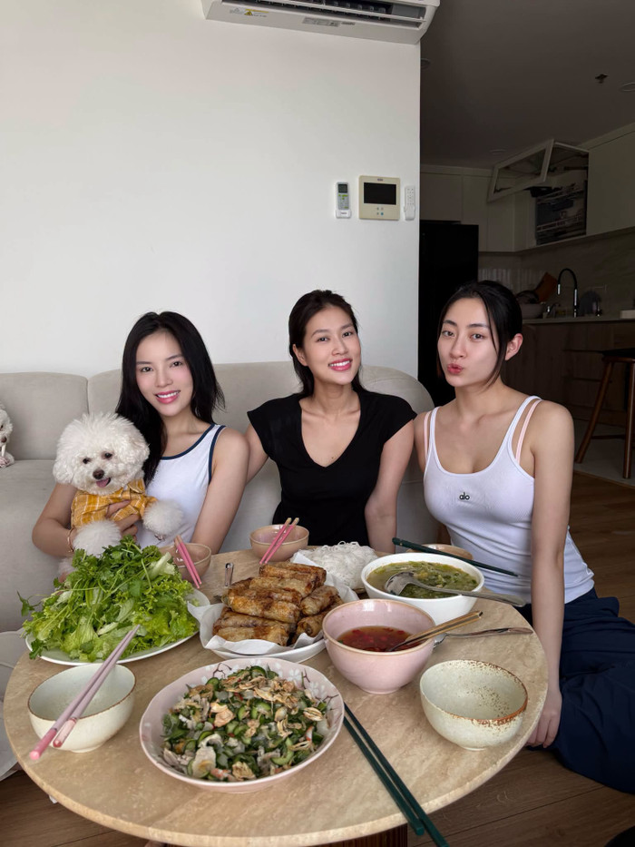 Khoảnh khắc thân thiết của Hoa hậu Kỳ Duyên, Thiên Ân và Lương Thùy Linh nhận nhiều lượt yêu thích. (Nguồn: FBNV)