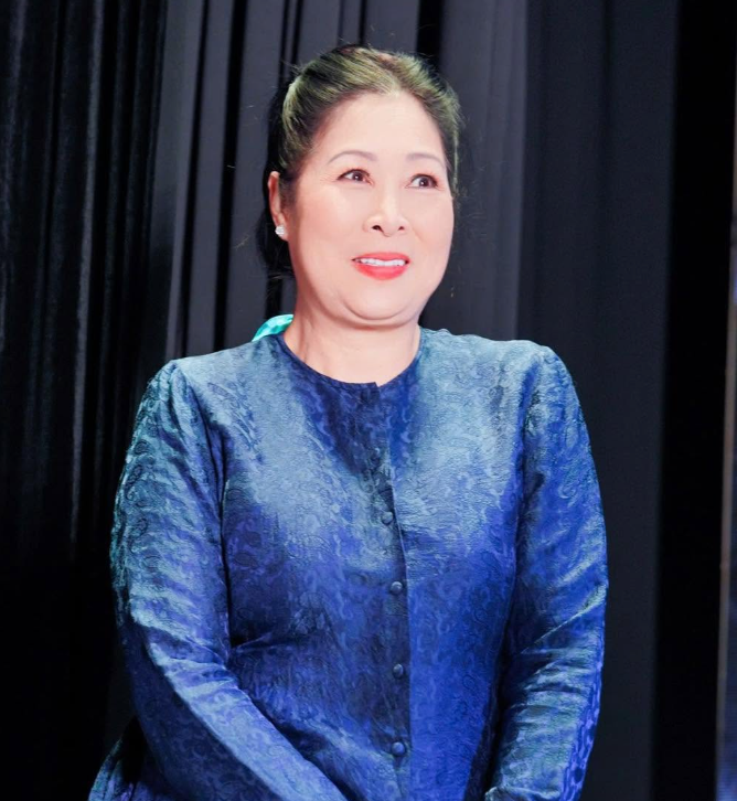 NSND Hồng Vân tiếp tục duy trì hoạt động nghệ thuật sôi nổi ở cả sân khấu lẫn điện ảnh. Ảnh: FBNV