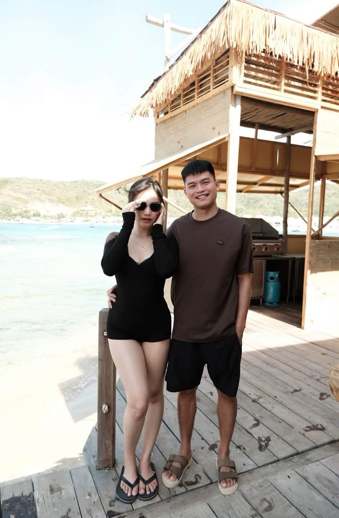Hồ Văn Cường có vợ vào năm ngoái. Chuyện tình cảm của anh nhận được sự quan tâm lớn của người hâm mộ. &nbsp;Ảnh: FBNV
