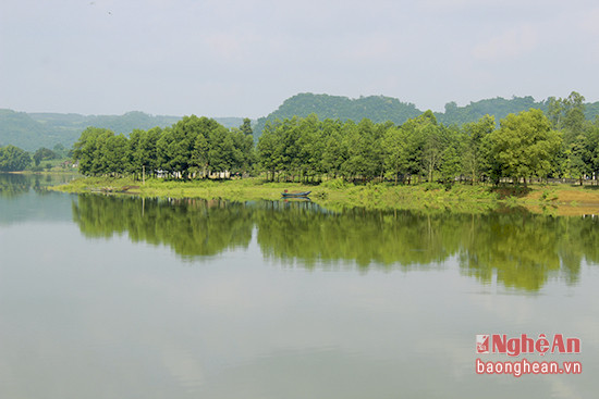 Cảnh đẹp hồ Khe Đá. Ảnh: báo Nghệ An