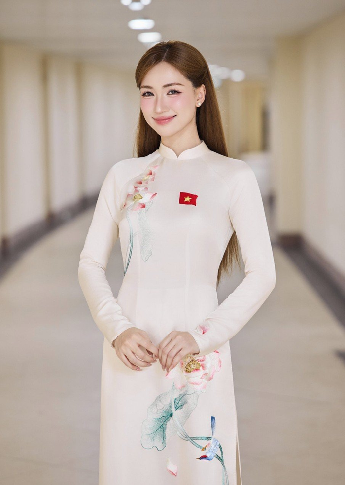 Hòa Minzy chia sẻ việc quyên góp 100 triệu đồng giúp người dân Lai Châu khắc phục hậu quả do thiên tai gây ra.