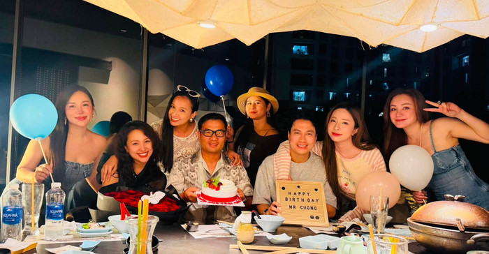 Những cử chỉ thân mật của Quỳnh Nga và Việt Anh nhanh chóng thu hút sự chú ý của người hâm mộ trên mạng xã hội. Ảnh: FBNV.