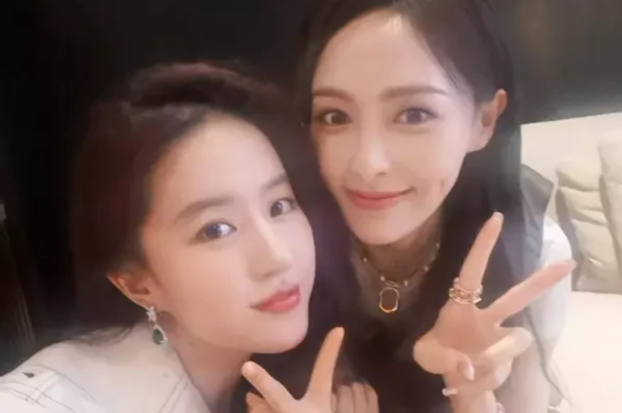 Tình bạn hơn 10 năm của Đường Yên và Lưu Diệc Phi.
