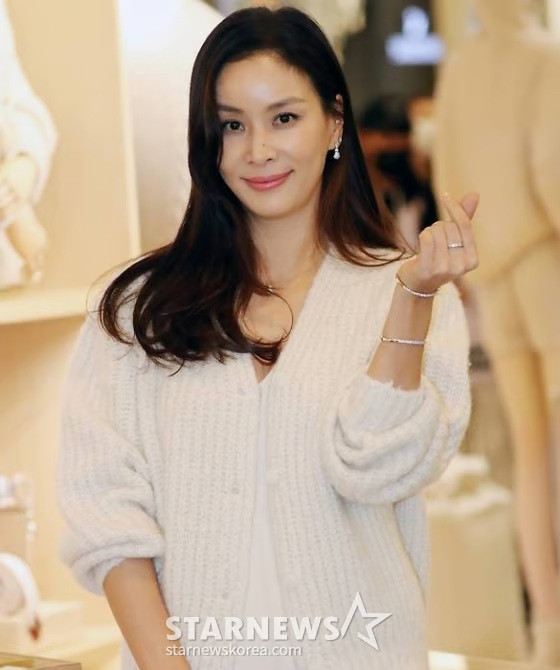 Go So Young lần đầu phản bác tin đồn đi làm trễ ở phim trường. (Ảnh Star News Korea)