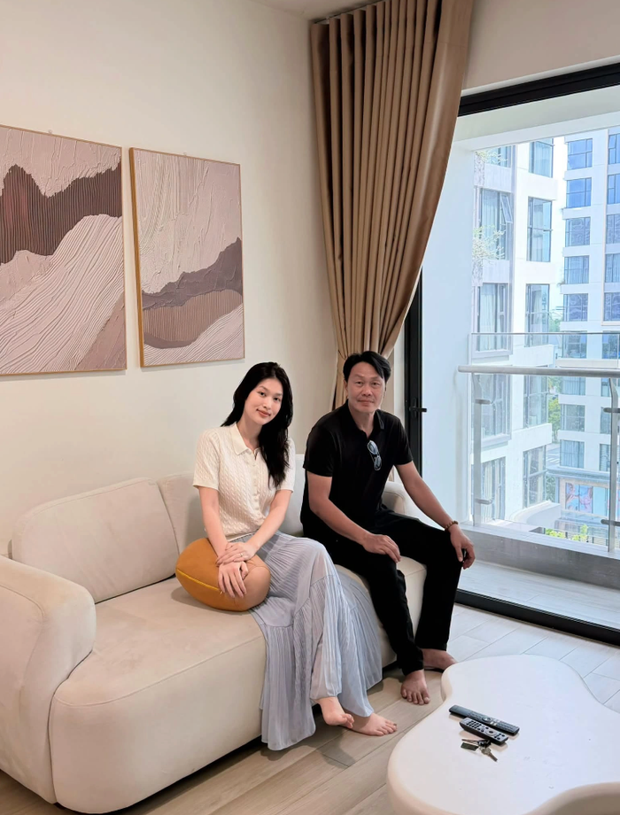 Thiên Ân đón ba về ở cùng trong căn nhà mới.