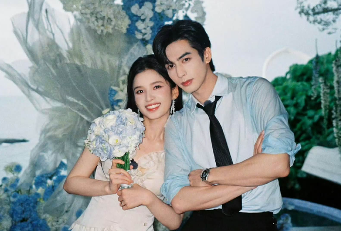 Bộ ảnh cưới của Trần Dị và Miêu Tĩnh được thực hiện như món quà dành cho người hâm mộ tác phẩm. Ảnh: Weibo đoàn phim