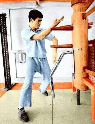 Ông dành nhiều tháng phục hồi và tự nghiên cứu phương pháp luyện tập để trở lại đỉnh cao.