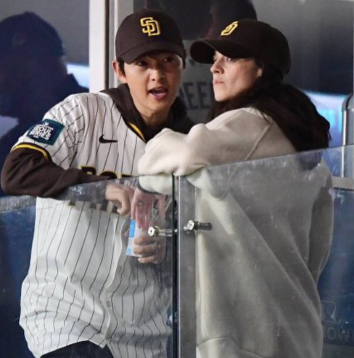 Katy được cho là đã ly hôn Song Joong Ki. 1 nguồn tin cho biết cô hiện đã dọn về Anh. Ảnh: Naver