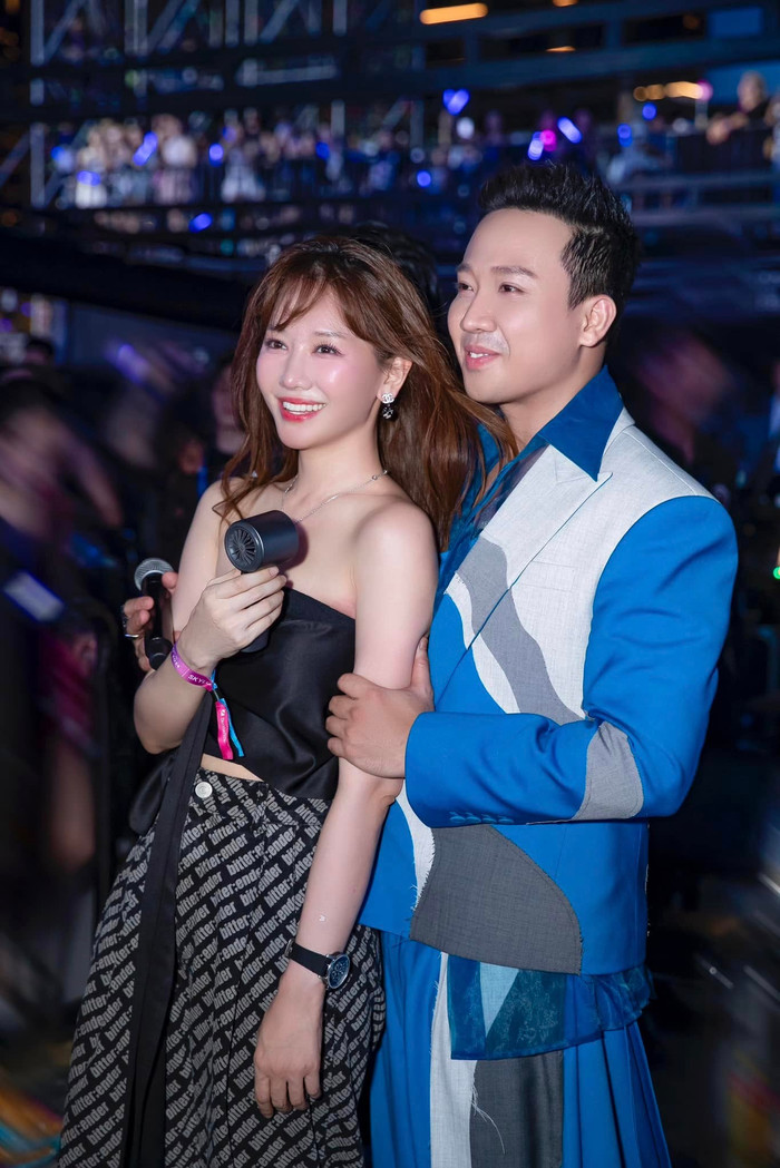 Trấn Thành và Hari Won thường xuyên chia sẻ những khoảnh khắc đồng hành trong cuộc sống lẫn công việc.&nbsp;