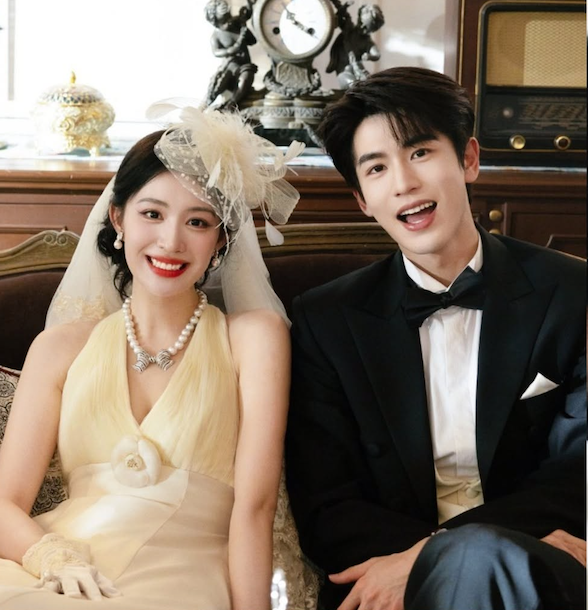 Loạt ảnh đầy ngọt ngào của Trương Lăng Hách và Vương Sở Nhiên nhanh chóng thu hút sự chú ý từ công chúng.