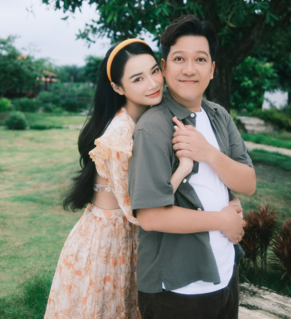 Nhã Phương bất ngờ đăng tải dòng trạng thái tuyên bố nghỉ yêu Trường Giang.&nbsp;