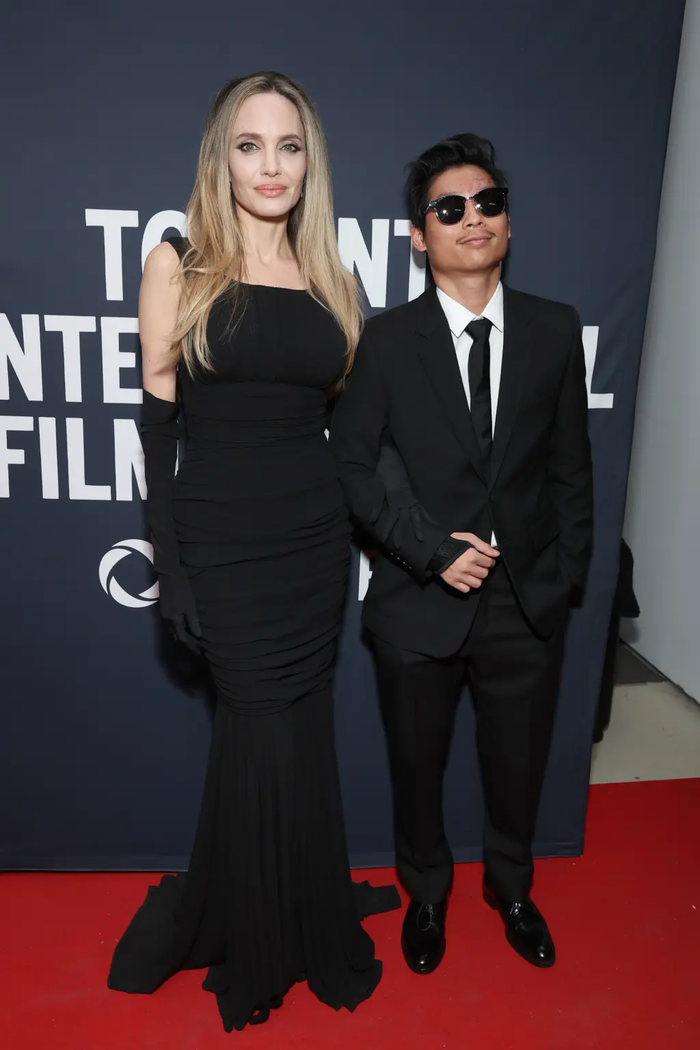 Angelina Jolie và Pax.