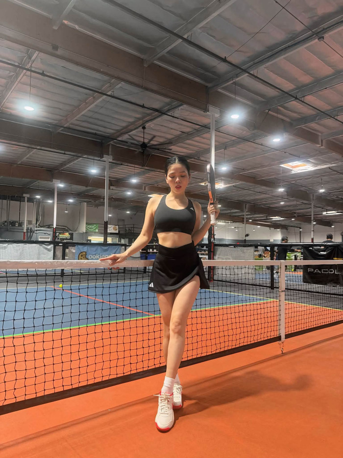 Lệ Quyên nhận nhiều lời khen về vóc dáng săn chắc khi chơi pickleball tại Mỹ. (Nguồn: FBNV)