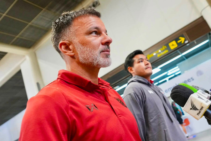 Tuyển Thái Lan đã lên đường sang Lào, HLV Anthony Hudson tự tin hướng đến chiến thắng ngày ra quân AFF Cup 2026. Ảnh: FAT