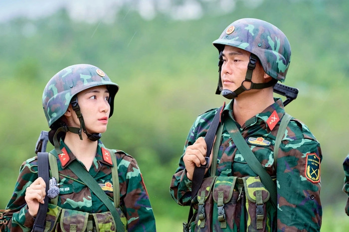 Ca sĩ Hòa Minzy và chồng sắp cưới - Đại úy Văn Cương. Ảnh: Sao Nhập Ngũ
