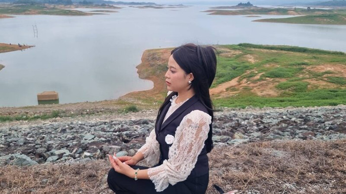Kì bí khuôn mặt người phụ nữ hiện lên ở đập nước, người dân ồ ạt kéo đến xem Ảnh 4