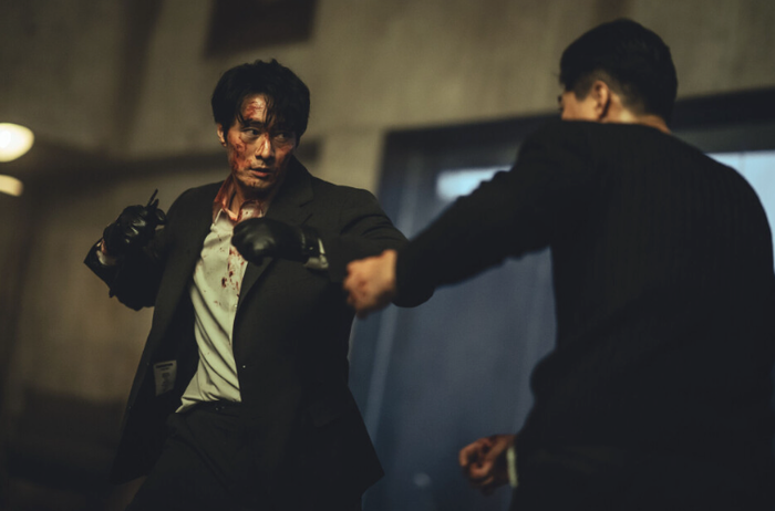 So Ji Sub vào vai Nam Gi Jun, cựu thành viên của băng đảng Bongsan. Anh từng rời bỏ thế giới ngầm sau khi chấp nhận hy sinh gân Achilles để bảo vệ em trai.