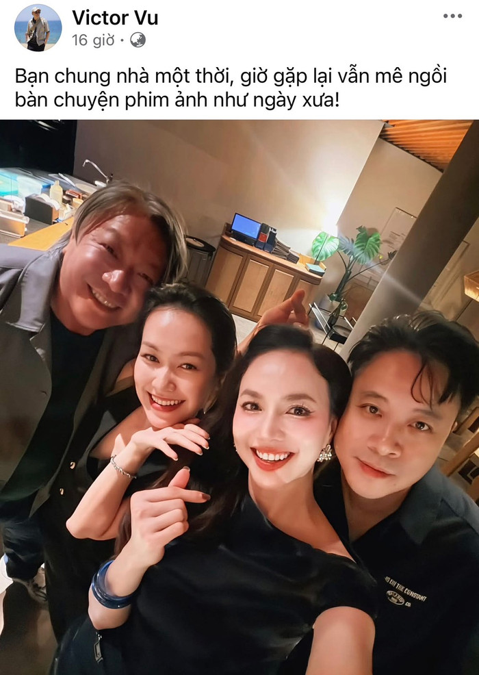 Victor Vũ chia sẻ bức ảnh gặp lại 'bạn chung nhà một thời' Hàm Trần, với sự góp mặt của Đinh Ngọc Diệp và Hồng Ánh. Ảnh: Chụp màn hình.