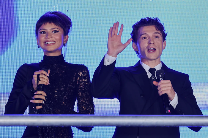 Zendaya đáp trả hài hước lời hỏi cưới từ một fan.