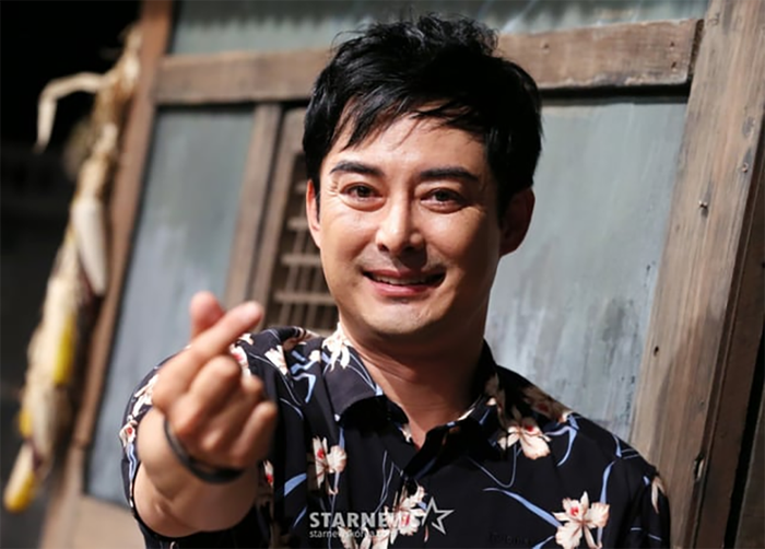 Lee Se Chang còn nhắc lại giai đoạn sự nghiệp bị ảnh hưởng nghiêm trọng sau khi xuất hiện trong chương trình hài Wootchasah năm 2004.