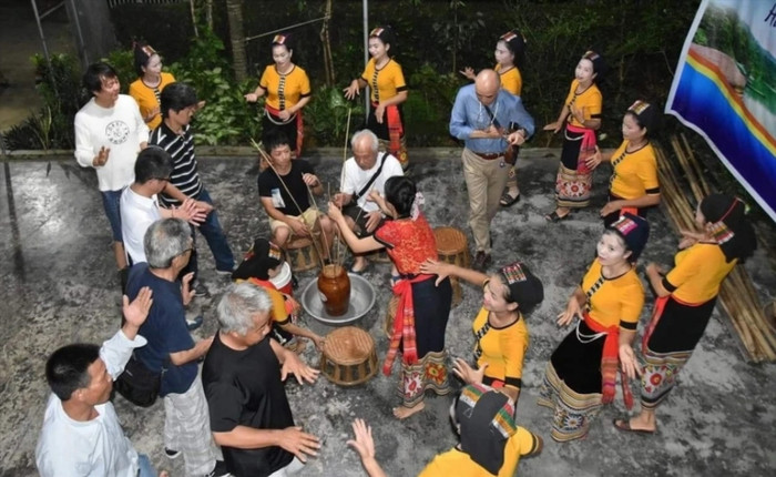 Mô hình du lịch cộng đồng ở bản Nưa hút khách du lịch tham quan, trải nghiệm. Ảnh: Báo Dân tộc và Phát triển