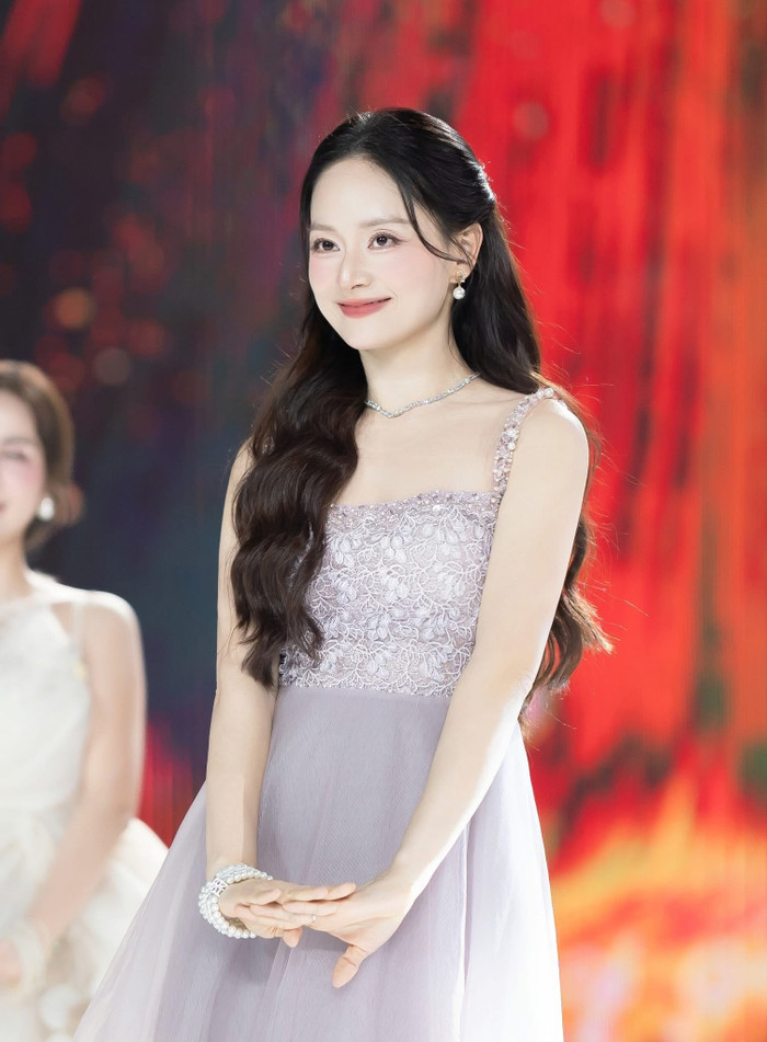 Lan Phương được nhận xét ngày càng bình thản, tích cực sau những biến động trong cuộc sống. Lan Phương được nhận xét ngày càng bình thản, tích cực sau những biến động trong cuộc sống.&nbsp;
