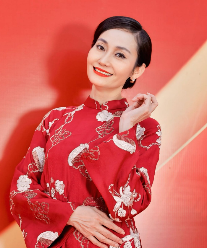 NSƯT Hạnh Thúy chia sẻ vừa nhận được khoản thưởng từ ê-kíp sản xuất phim. Ảnh: FBNV