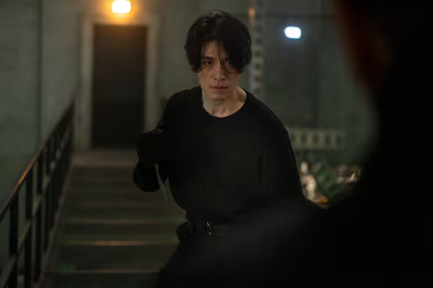Ngoại hình khác lạ của Lee Dong Wook khiến người hâm mộ bất ngờ. (Nguồn: CHOSUN)