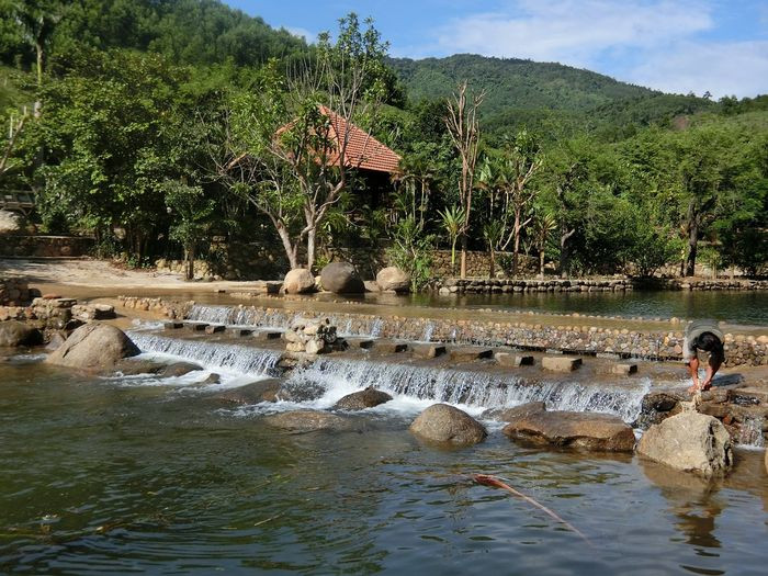 Cảnh sắc mát mẻ, trong lành ở suối Hoa. Ảnh: bazantravel.com