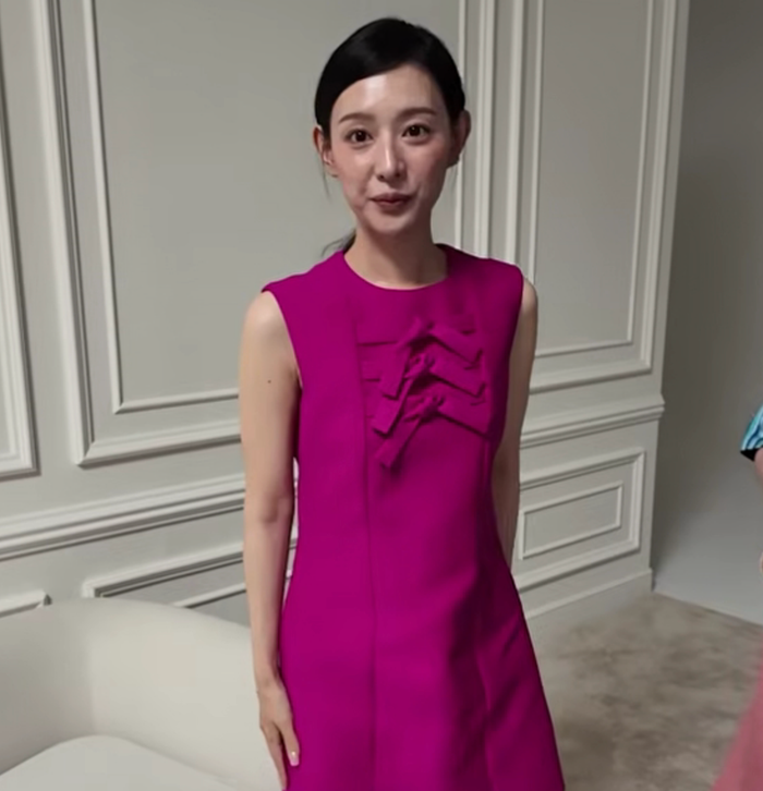 Kim Ji Won xuất hiện với diện mạo gầy gò.
